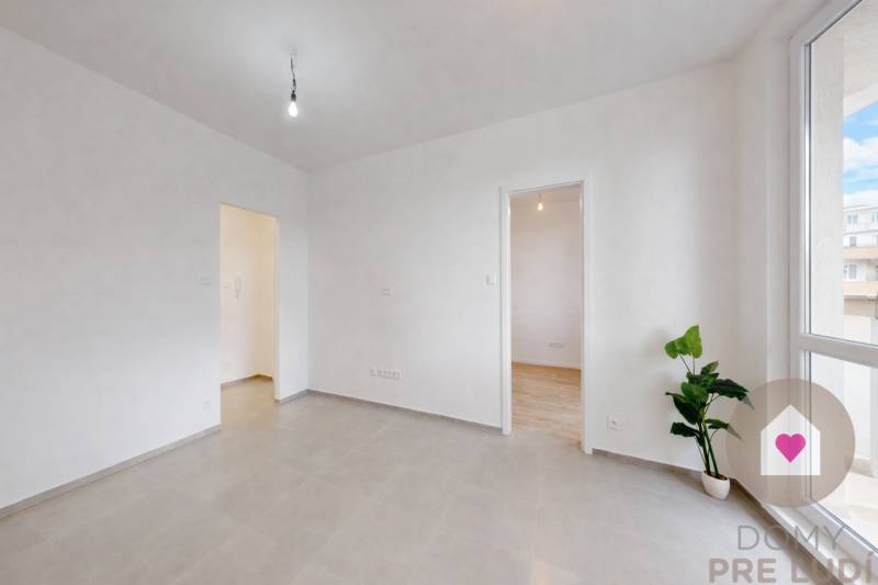 Karlova ves_3i na predaj_Pupavova_obývačka