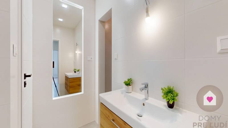 Karlova ves_3i na predaj_Pupavova_kúpeľňa