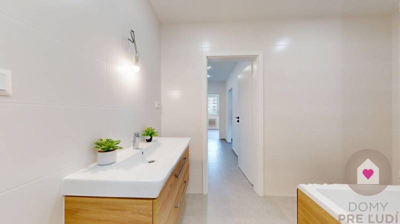 Karlova ves_3i na predaj_Pupavova_kúpeľňa