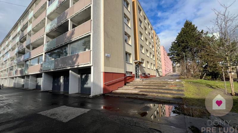 Karlova ves_ 3 izbovy byt po rekonštrukcii na predaj_exterier