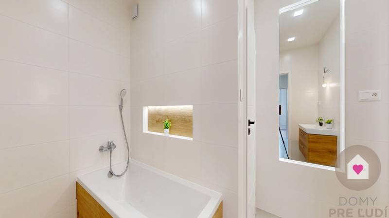 Karlova ves_ 3 izbovy byt po rekonštrukcii na predaj_kúpeľňa