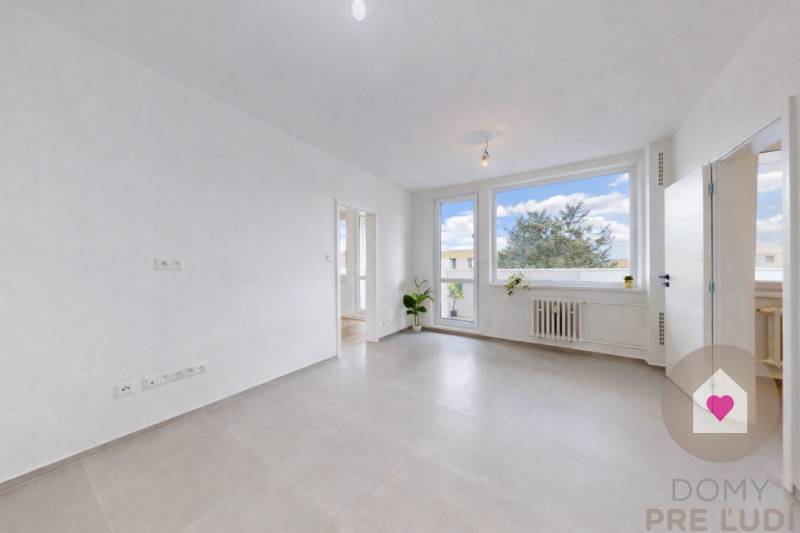 Karlova ves_ 3 izbovy byt po rekonštrukcii na predaj_obývačka