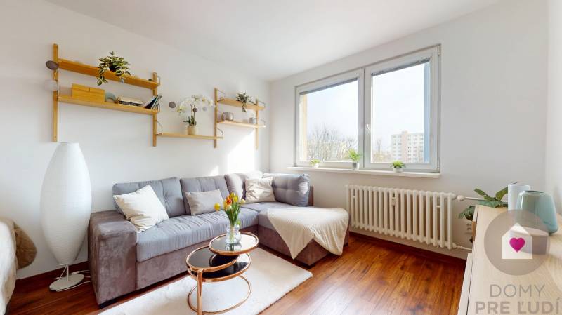 Prenájom kompletne zariadeného 1 bytu s oddelenou kuchyňou a pivnicov na Saratovskej ul. v Dúbravke