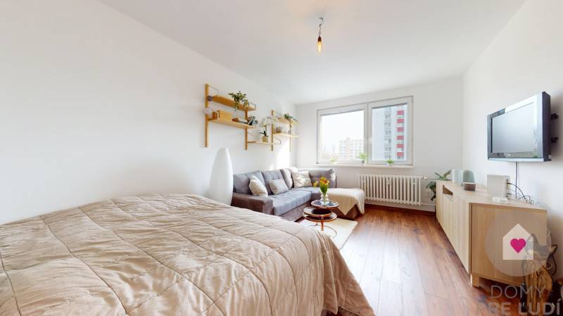 Prenájom kompletne zariadeného 1 bytu s oddelenou kuchyňou a pivnicov na Saratovskej ul. v Dúbravke