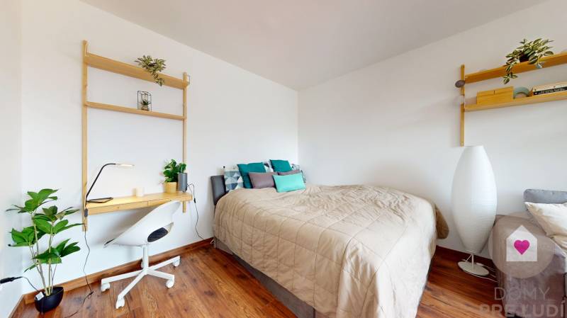 Prenájom kompletne zariadeného 1 bytu s oddelenou kuchyňou a pivnicov na Saratovskej ul. v Dúbravke