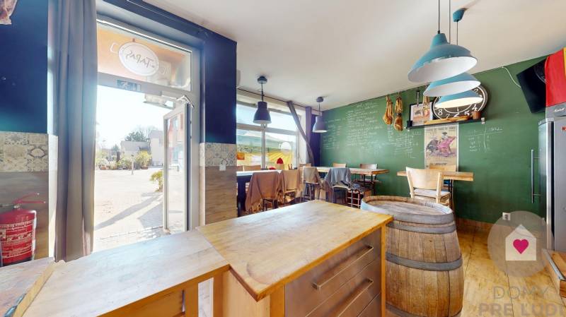 Predaj investičného obchodného priestoru v centre Záhorskej bystrice - Námestie rodiny