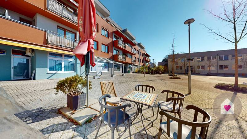 Predaj investičného obchodného priestoru v centre Záhorskej bystrice - Námestie rodiny