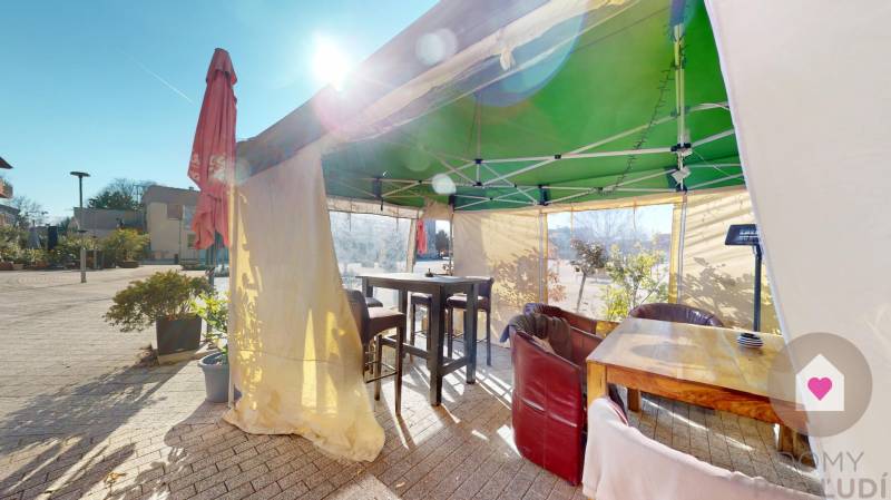 Predaj investičného obchodného priestoru v centre Záhorskej bystrice - Námestie rodiny