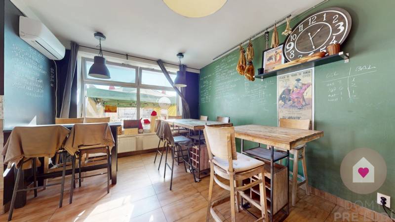 Predaj investičného obchodného priestoru v centre Záhorskej bystrice - Námestie rodiny