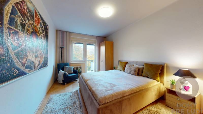 Prenájom kompletne zariadeného 2i bytu s oddelenou kuchyňou, 2 balkónmi a pivnicou na Krížnej ul. v Starom Meste