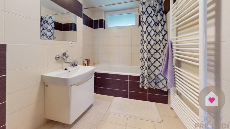 PERNEK - Rodinny dom na peknom pozemku s garážou a budovou na podnikanie