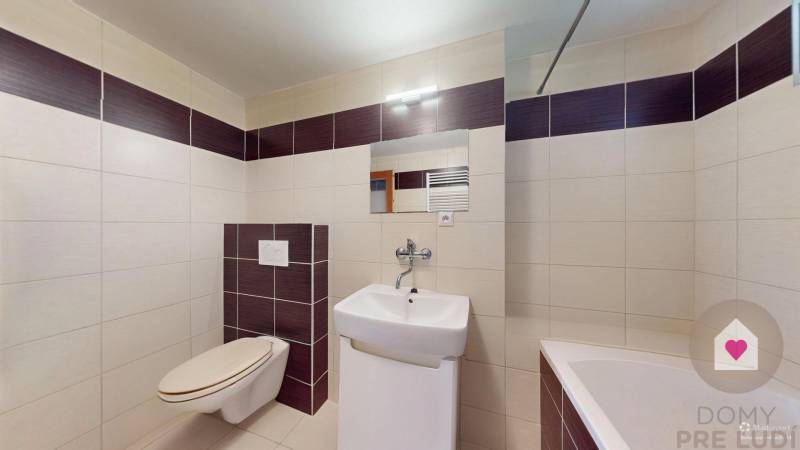 PERNEK - Rodinny dom na peknom pozemku s garážou a budovou na podnikanie