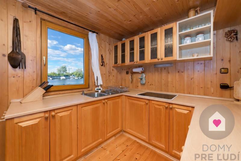 Hausbot na predaj_Jarovecké rameno_kuchyňa