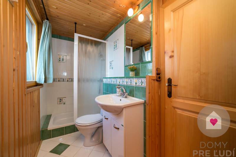 Hausbot na predaj - Jarovecké rameno - spodná kúpeľňa