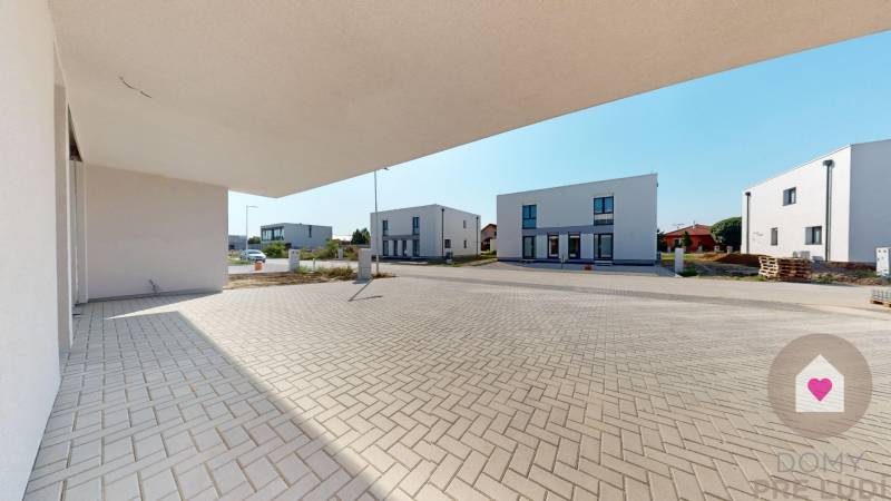 Kráľova pri Senci_dvojpodlažný rodinný dom na predaj