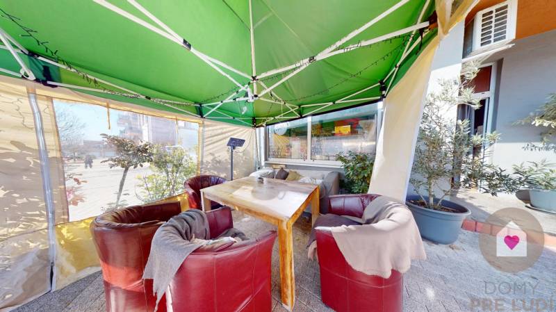 Predaj investičného obchodného priestoru v centre Záhorskej bystrice - Námestie rodiny