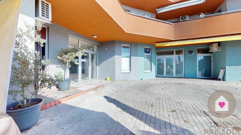 Predaj investičného obchodného priestoru v centre Záhorskej bystrice - Námestie rodiny