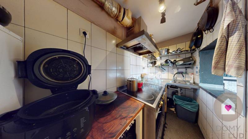 Predaj investičného obchodného priestoru v centre Záhorskej bystrice - Námestie rodiny