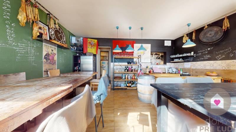 Predaj investičného obchodného priestoru v centre Záhorskej bystrice - Námestie rodiny