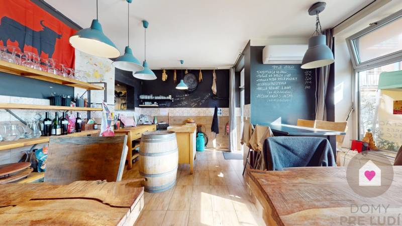 Predaj investičného obchodného priestoru v centre Záhorskej bystrice - Námestie rodiny