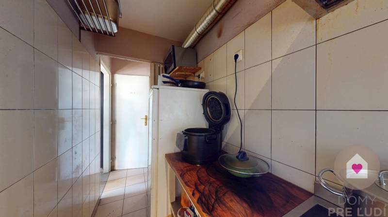 Predaj investičného obchodného priestoru v centre Záhorskej bystrice - Námestie rodiny