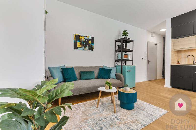 Prenájom moderného zariadeného 1i bytu v novostavbe Čerešne_obývačka