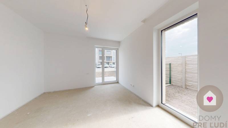 Predaj 4izbovej modernej novostaby RD s tep. čerpadlom garážou a veľkým pozemkom v Dunajskej Strede