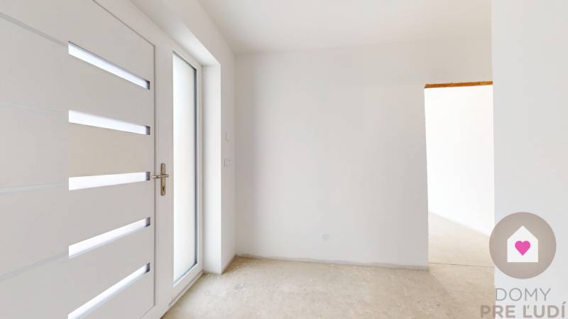 Predaj 4izbovej modernej novostaby RD s tep. čerpadlom garážou a veľkým pozemkom v Dunajskej Strede