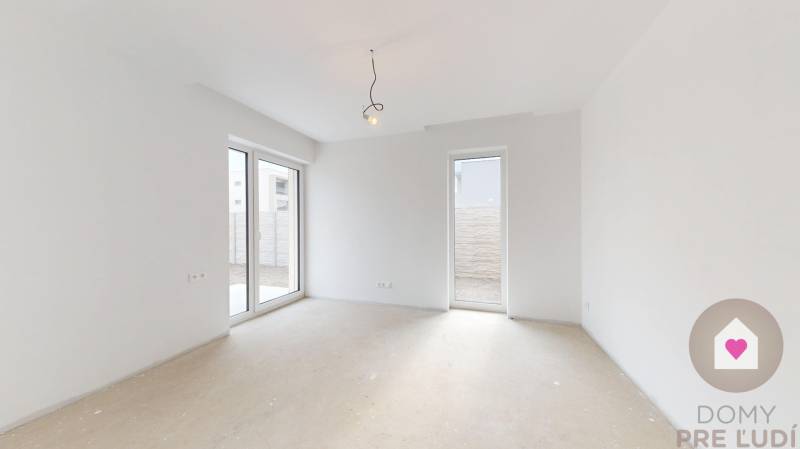 Predaj 4izbovej modernej novostaby RD s tep. čerpadlom garážou a veľkým pozemkom v Dunajskej Strede