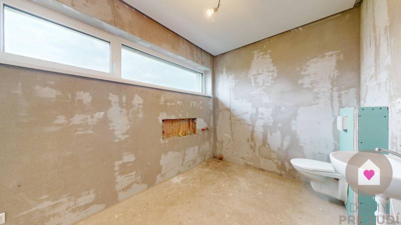 Predaj 4izbovej modernej novostaby RD s tep. čerpadlom garážou a veľkým pozemkom v Dunajskej Strede