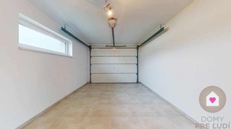 Predaj 4izbovej modernej novostaby RD s tep. čerpadlom garážou a veľkým pozemkom v Dunajskej Strede