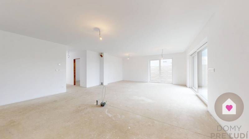 Predaj 4izbovej modernej novostaby RD s tep. čerpadlom garážou a veľkým pozemkom v Dunajskej Strede