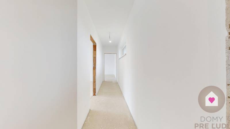 Predaj 4izbovej modernej novostaby RD s tep. čerpadlom garážou a veľkým pozemkom v Dunajskej Strede