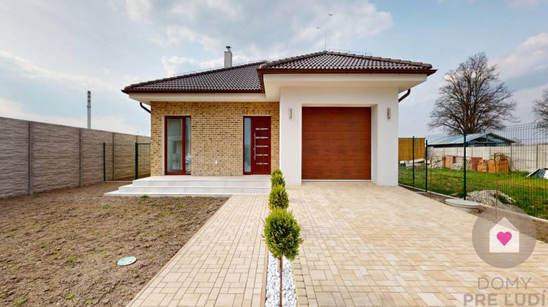 Predaj 4izbovej modernej novostaby RD s tep. čerpadlom garážou a veľkým pozemkom v Dunajskej Strede
