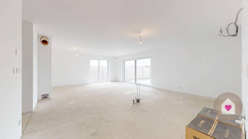 Predaj 4izbovej modernej novostaby RD s tep. čerpadlom garážou a veľkým pozemkom v Dunajskej Strede