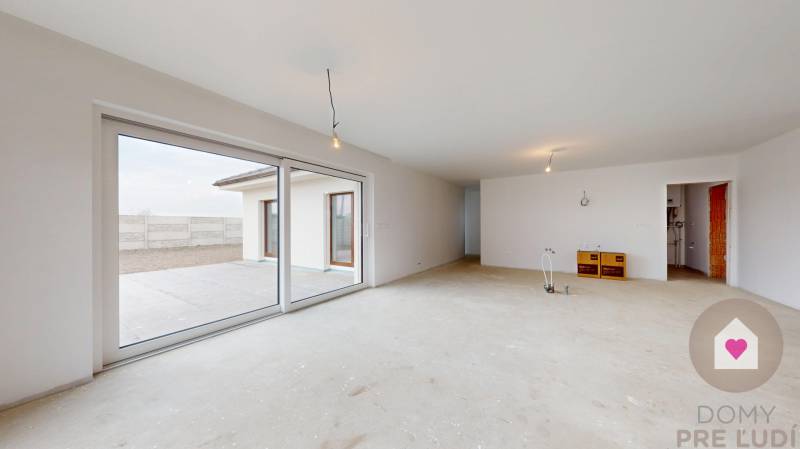 Predaj 4izbovej modernej novostaby RD s tep. čerpadlom garážou a veľkým pozemkom v Dunajskej Strede