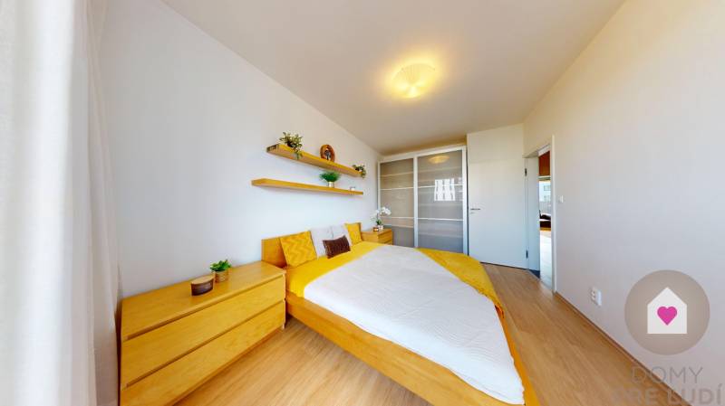 Prenájom moderného a priestranného 3 izbového bytu so slnečnou terasou, balkónom, vlastným garážovým státím a murovanou pivnicou pri OC Cubicon v Mlynskej doline