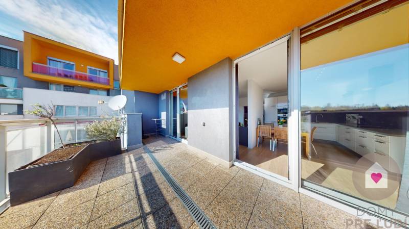 Prenájom moderného a priestranného 3 izbového bytu so slnečnou terasou, balkónom, vlastným garážovým státím a murovanou pivnicou pri OC Cubicon v Mlynskej doline