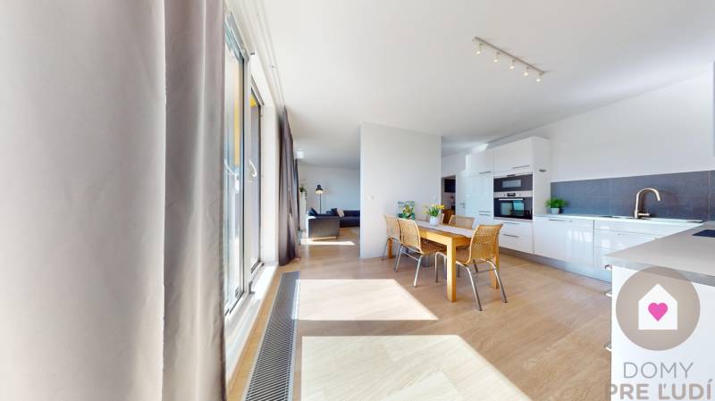 Prenájom moderného a priestranného 3 izbového bytu so slnečnou terasou, balkónom, vlastným garážovým státím a murovanou pivnicou pri OC Cubicon v Mlynskej doline