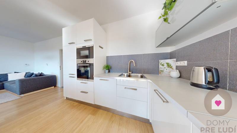 Prenájom moderného a priestranného 3 izbového bytu so slnečnou terasou, balkónom, vlastným garážovým státím a murovanou pivnicou pri OC Cubicon v Mlynskej doline