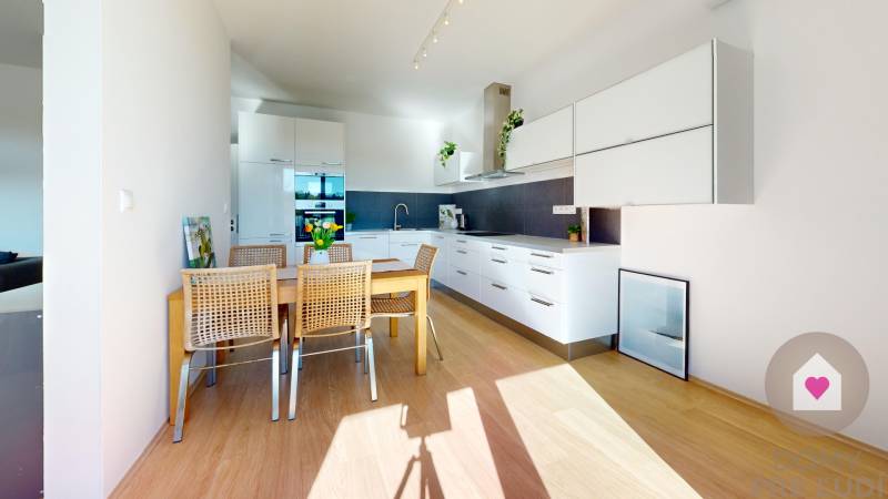 Prenájom moderného a priestranného 3 izbového bytu so slnečnou terasou, balkónom, vlastným garážovým státím a murovanou pivnicou pri OC Cubicon v Mlynskej doline