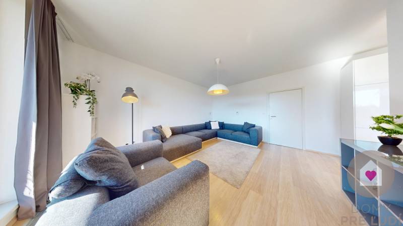 Prenájom moderného a priestranného 3 izbového bytu so slnečnou terasou, balkónom, vlastným garážovým státím a murovanou pivnicou pri OC Cubicon v Mlynskej doline