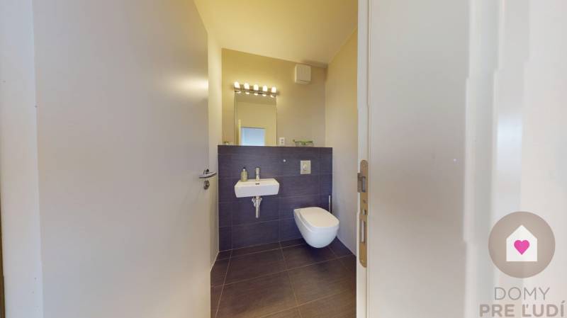 Prenájom moderného a priestranného 3 izbového bytu so slnečnou terasou, balkónom, vlastným garážovým státím a murovanou pivnicou pri OC Cubicon v Mlynskej doline