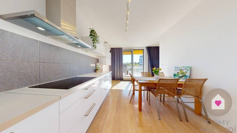 Prenájom moderného a priestranného 3 izbového bytu so slnečnou terasou, balkónom, vlastným garážovým státím a murovanou pivnicou pri OC Cubicon v Mlynskej doline