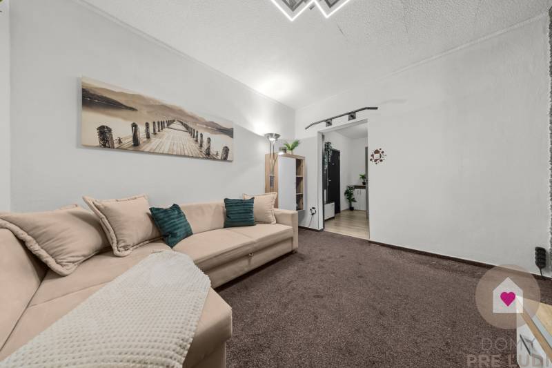 Predaj prerobeného a zariadeného 1,5 bytu s oddelenou spálňou a kuchyňou v kľudnej časti Dúbravky_Považanová ul.