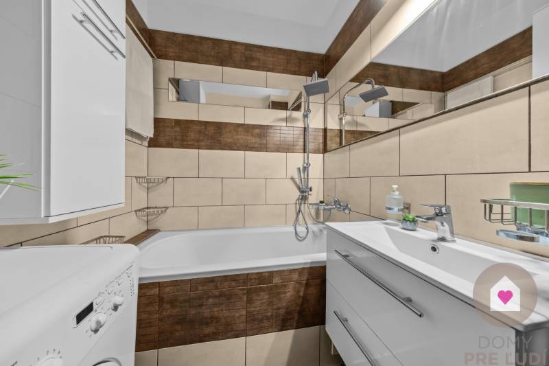 Predaj prerobeného a zariadeného 1,5 bytu s oddelenou spálňou a kuchyňou v kľudnej časti Dúbravky_Považanová ul.