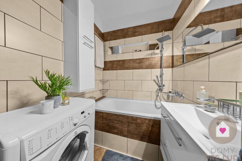 Predaj prerobeného a zariadeného 1,5 bytu s oddelenou spálňou a kuchyňou v kľudnej časti Dúbravky_Považanová ul.