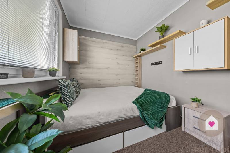 Predaj prerobeného a zariadeného 1,5 bytu s oddelenou spálňou a kuchyňou v kľudnej časti Dúbravky_Považanová ul.