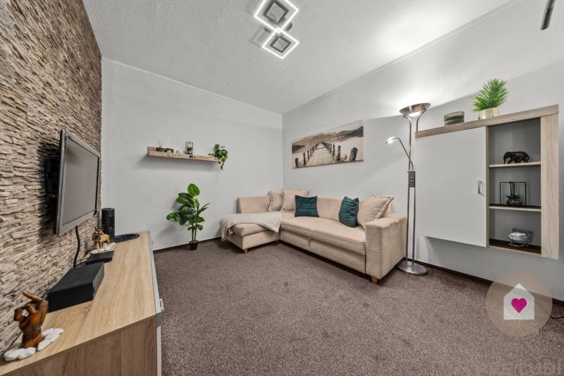 Predaj prerobeného a zariadeného 1,5 bytu s oddelenou spálňou a kuchyňou v kľudnej časti Dúbravky_Považanová ul.