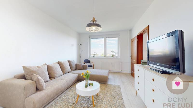 Prenájom prerobeného 3i bytu s lodžiou, oddelenou kuchyňou + súkromný parking v súkromnom dvore pri Palace shoppingu v Trnávke